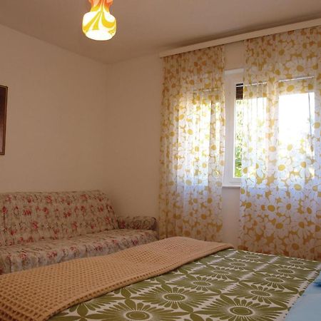 Stunning Apartment In Pula With Kitchen ภายนอก รูปภาพ